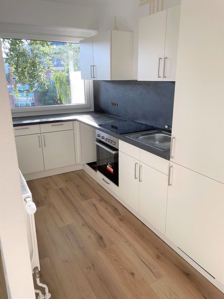 Helle und geräumige 2-Zimmer-Wohnung mit Balkon in Toplage von Bad Schwartau; modernisiert.